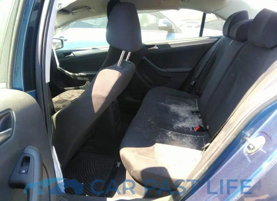 3VW2B7AJ5HM255090# 8