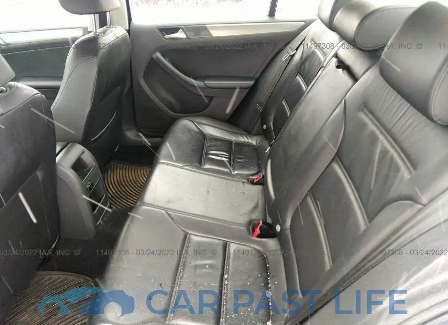 3VW3A7AJ0FM333988# 8