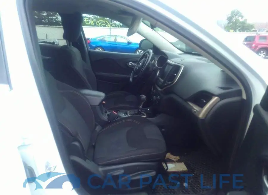 1C4PJMCS5FW775593# 5