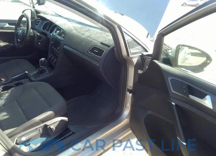 3VW117AU5JM764708# 5