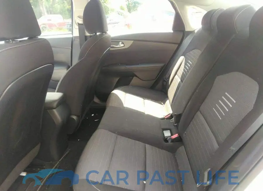 3KPF24AD6KE103009# 8