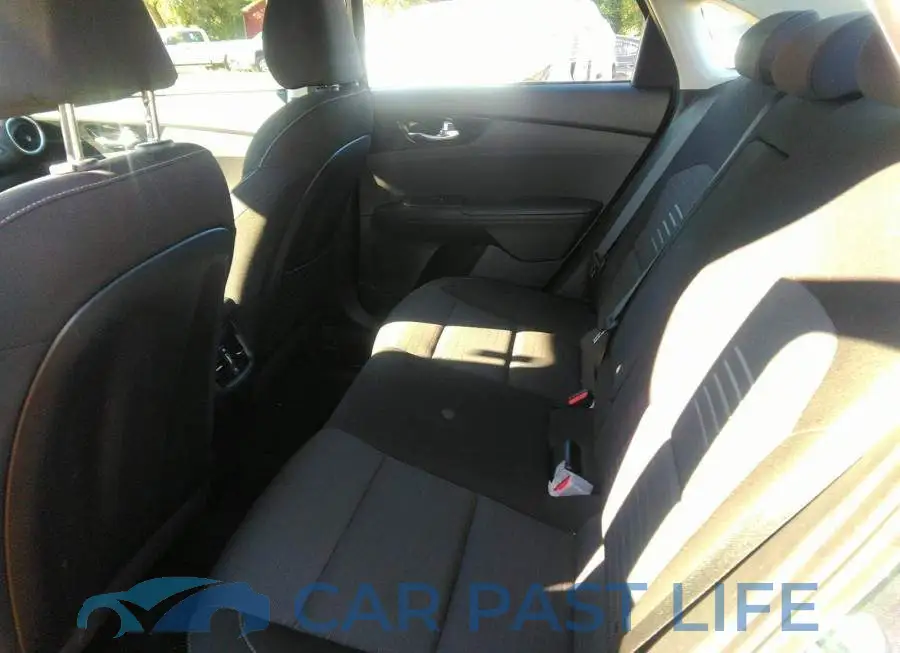 3KPF54AD6ME315838# 8