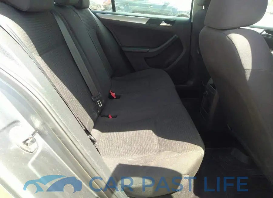 3VW2K7AJ2FM204093# 8