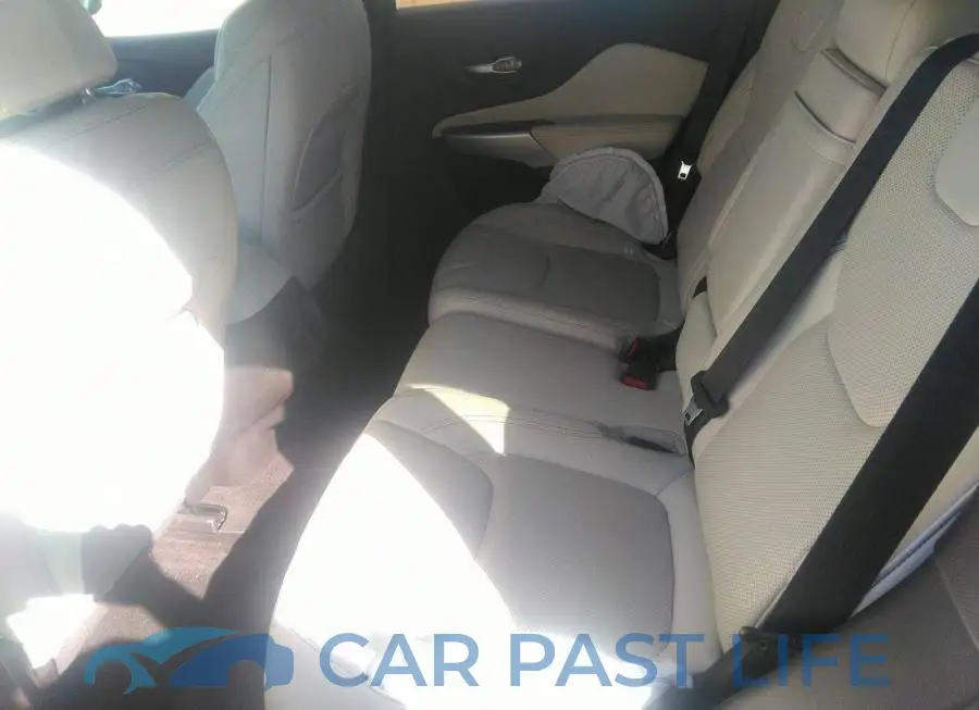 1C4PJLJS7GW369622# 8
