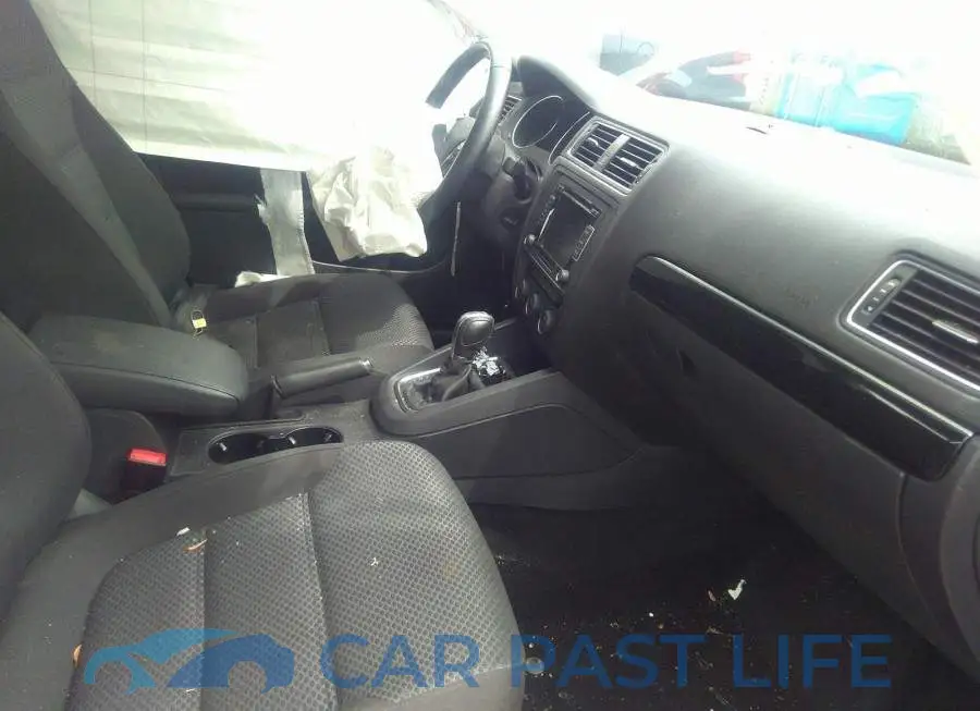 3VWDA7AJ7FM261479# 5