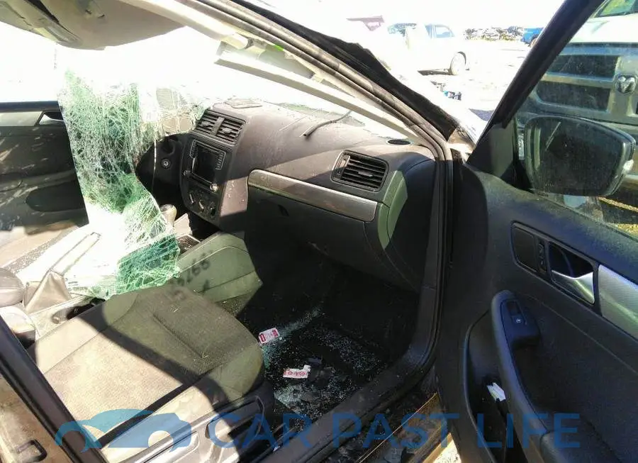 3VW167AJ7GM396676# 5