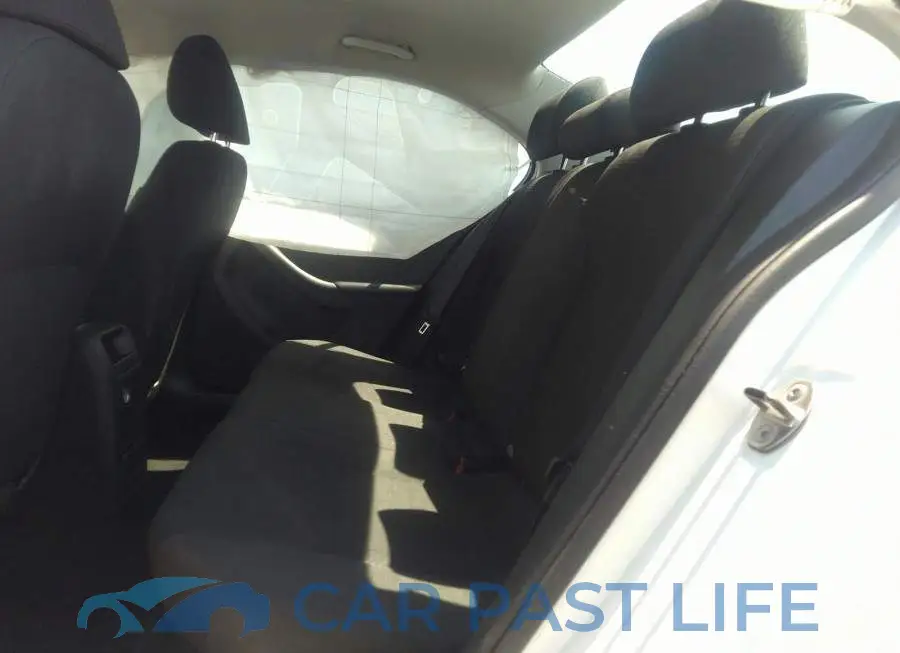 3VW2K7AJ1FM208443# 8