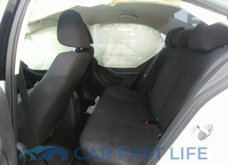 3VW2B7AJ8HM367947# 8