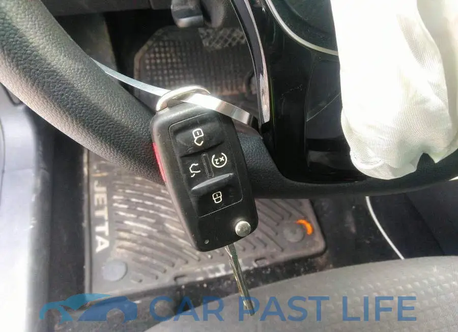 3VW2B7AJ8HM367947# 11