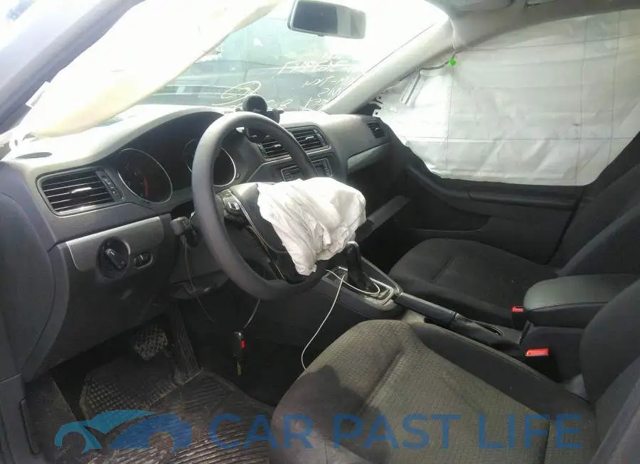 3VW2B7AJ8HM367947# 5