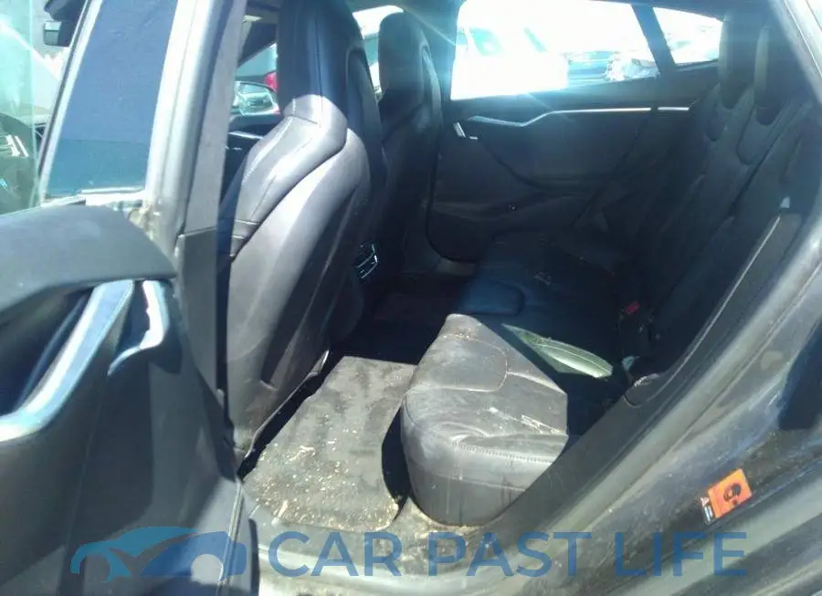 5YJSA1E22GF122652# 8