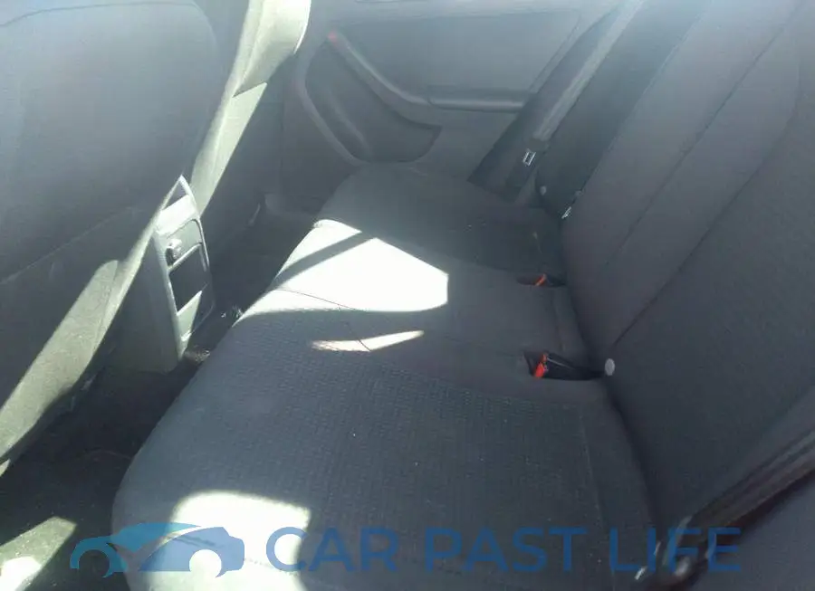 3VW2K7AJ4FM249925# 8
