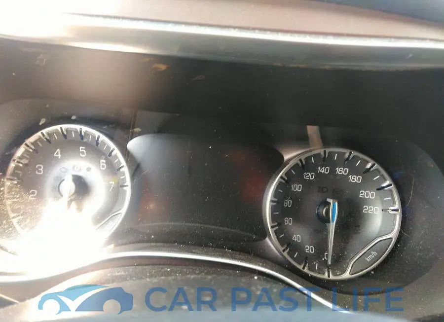 2C4RC1EG2JR293868# 7