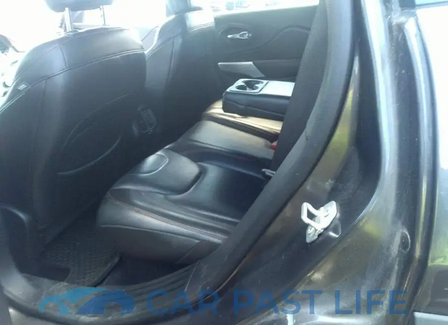 1C4PJMBX5JD528690# 8