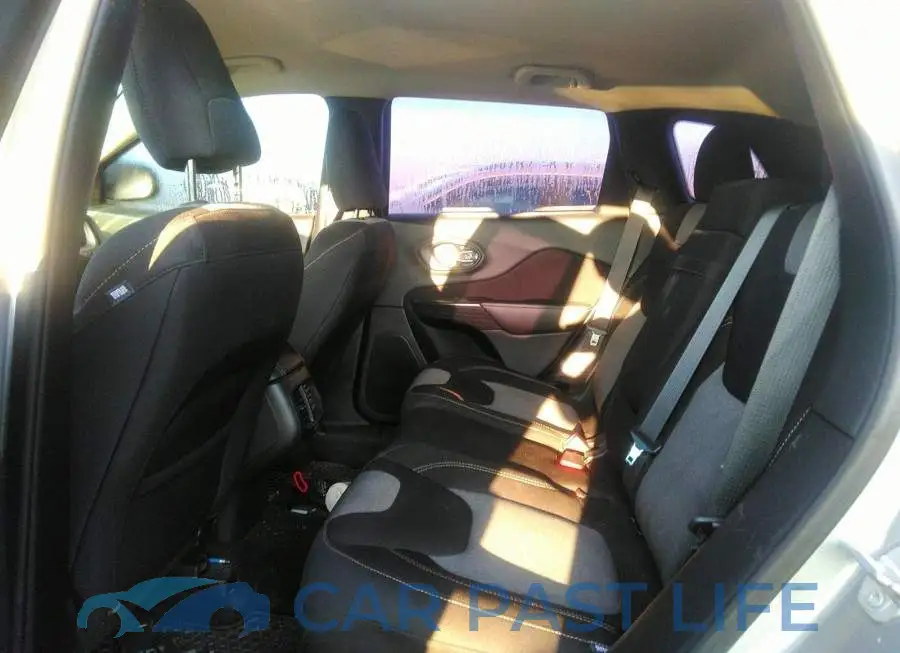 1C4PJMAS9GW143572# 8