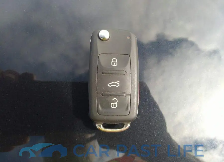 3VW167AJXHM240021# 11