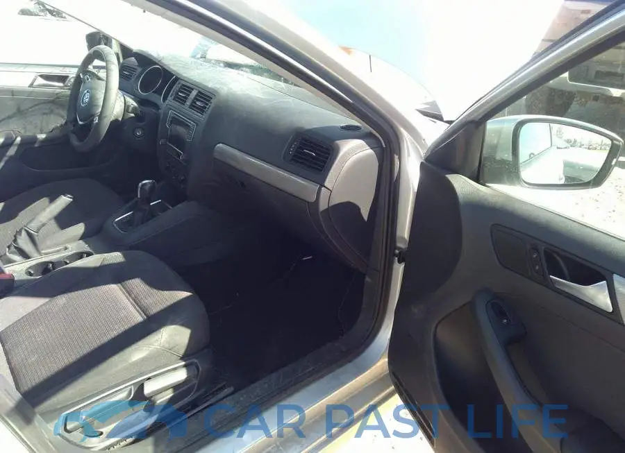 3VW267AJ9GM318808# 5