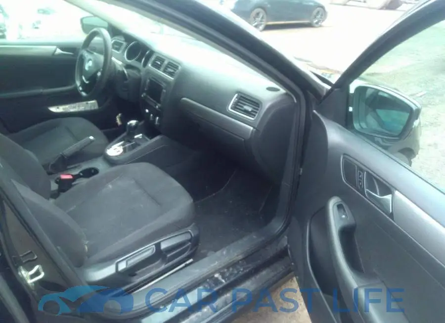 3VWDA7AJ3FM323492# 5
