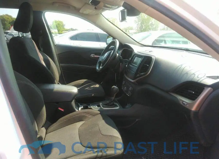 1C4PJLCB2FW581226# 5