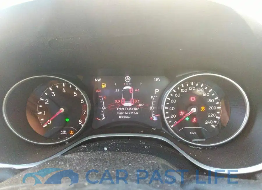 3C4NJDCB5HT660217# 7