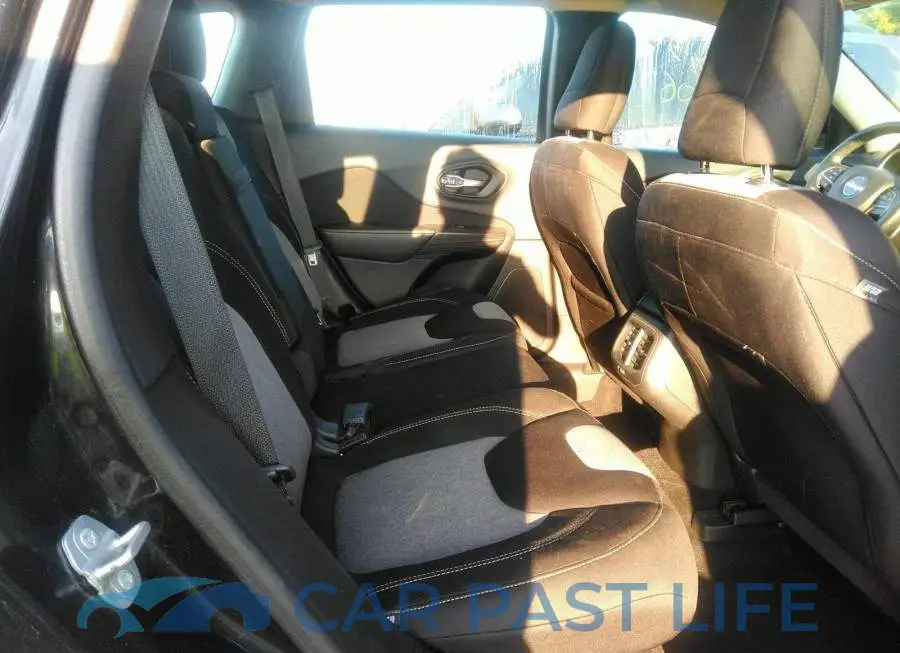 1C4PJLAB2FW762510# 8