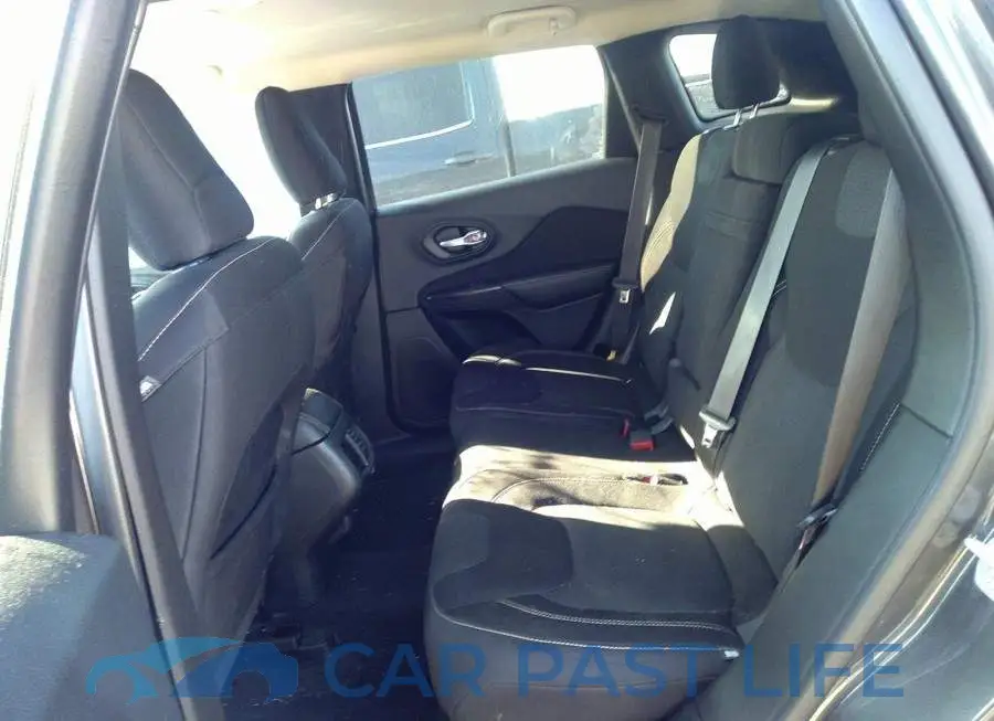 1C4PJLCB9FW616313# 8