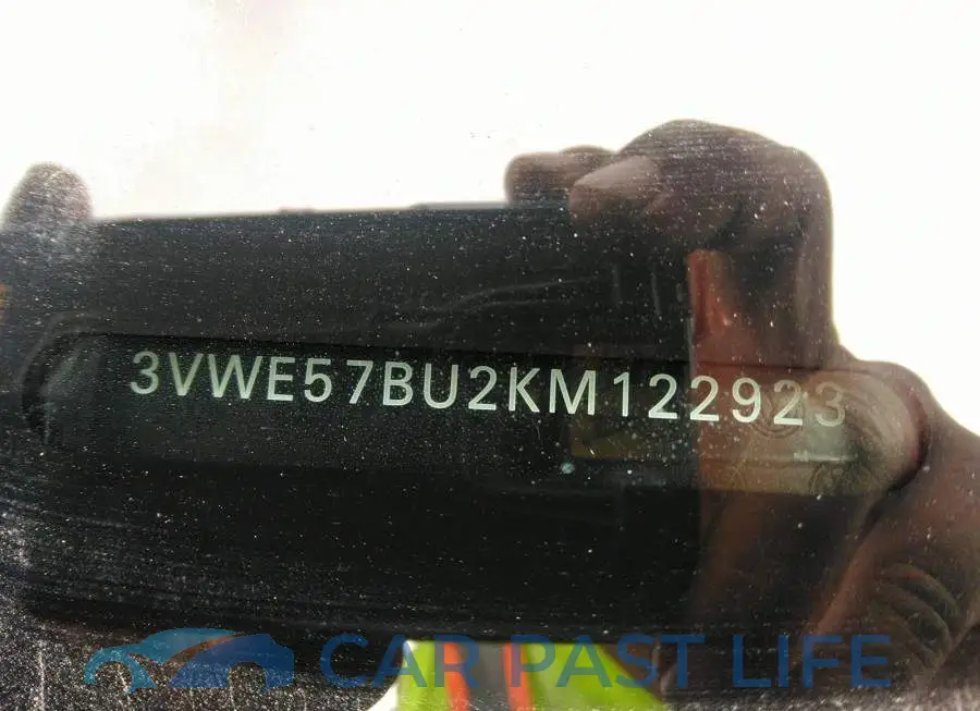 3VWE57BU2KM122923# 9