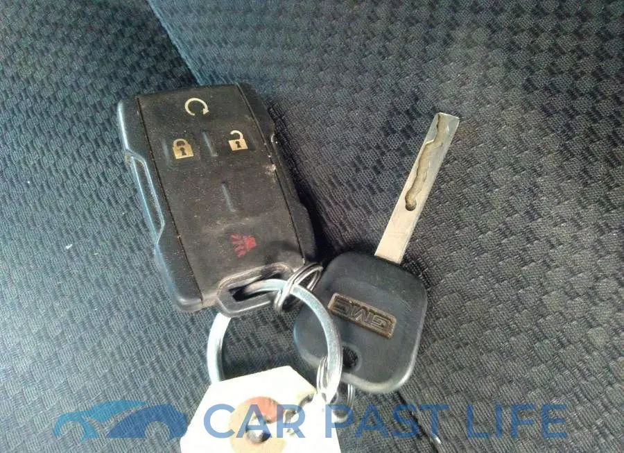 3GTU2MEC0JG228597# 11