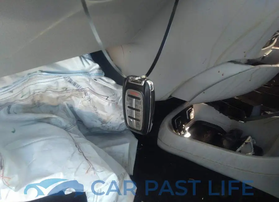 2C4RC1EG3JR177661# 11