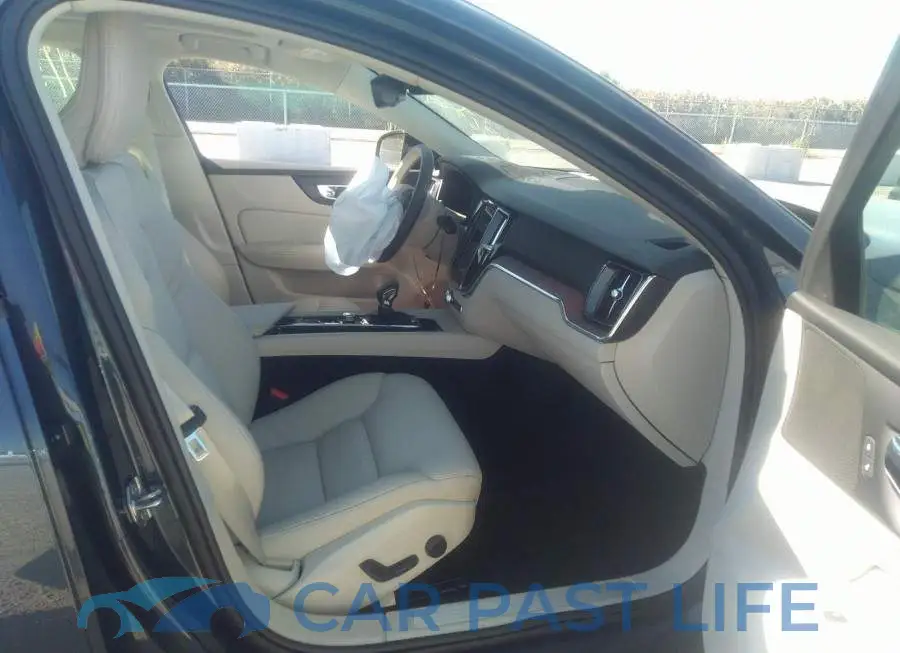 7JR102TZ8MG112568# 5