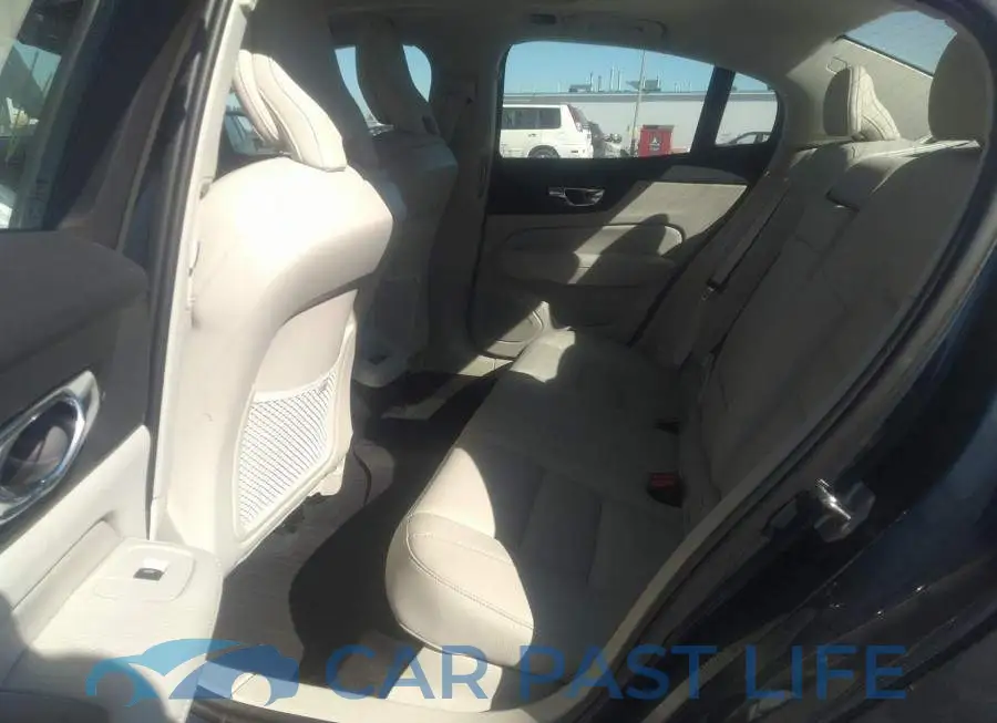 7JR102TZ8MG112568# 8