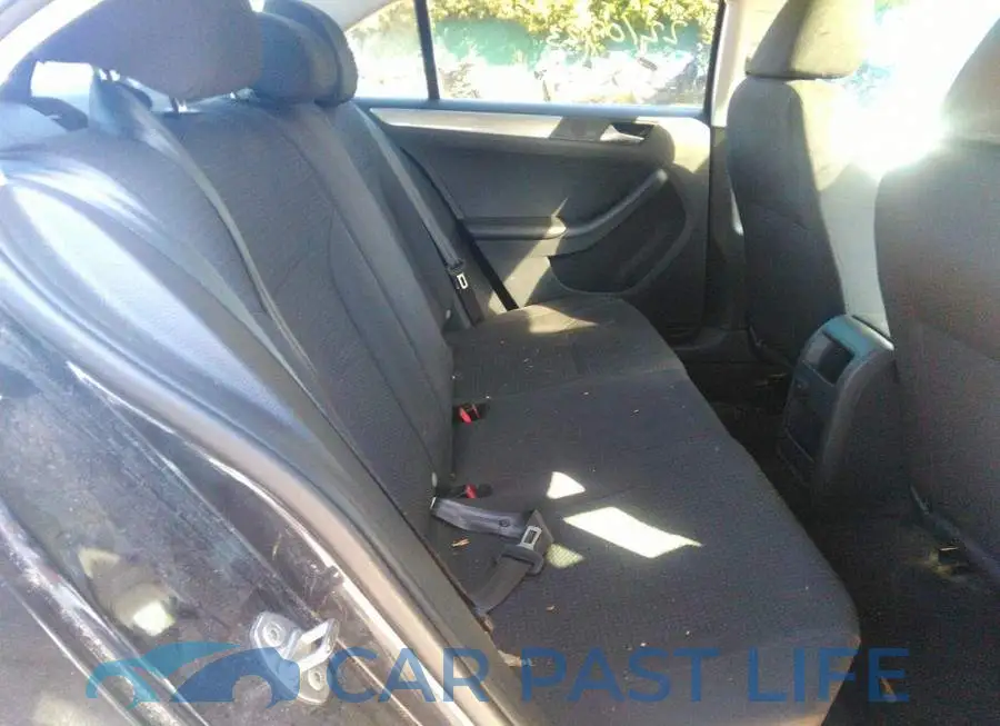 3VW167AJ2GM261671# 8