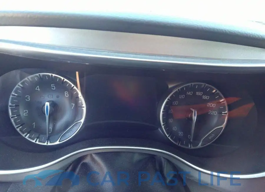 2C4RC1EG0JR237878# 7