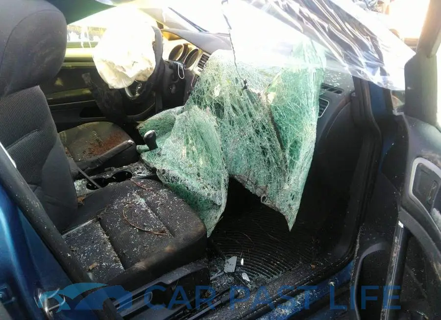 3VW217AUXFM098053# 5