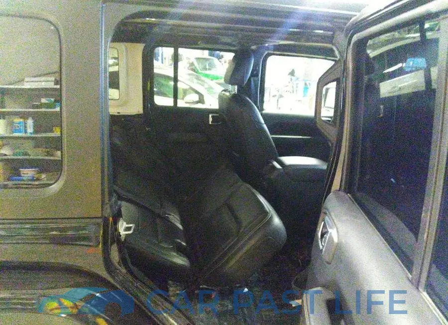 1C4HJXEG4JW107565# 8