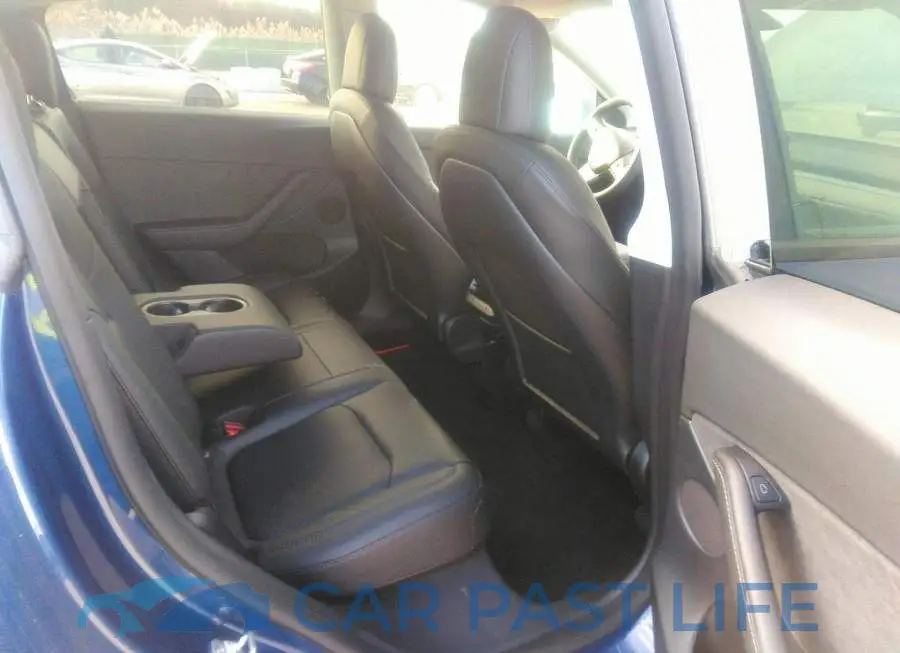 7SAYGDEE2NF484095# 8