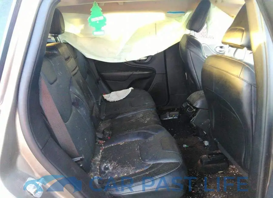 1C4PJMDS8GW237745# 8