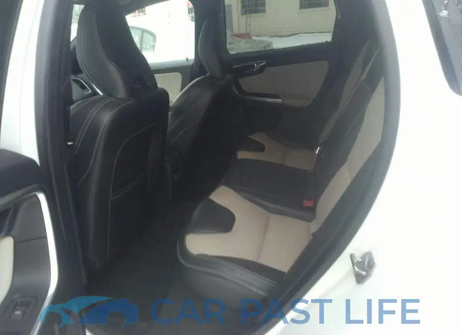 YV4902RM4F2697336# 9