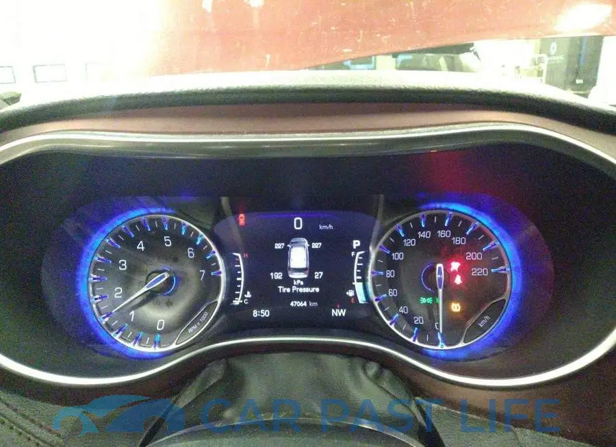2C4RC1GG1LR102635# 7