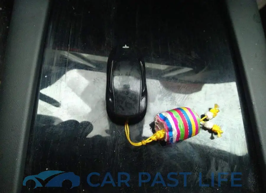 5YJSA1E12HF208925# 11