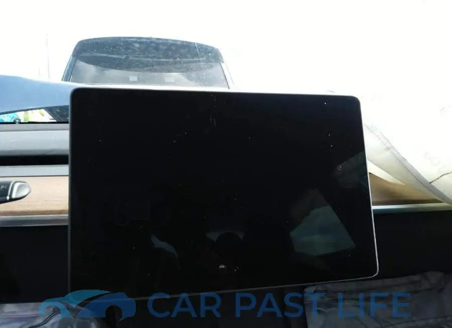 5YJ3E1EB6NF301833# 7