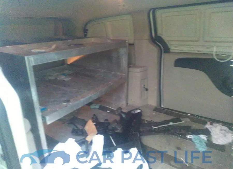 2C4JRGAG3FR685608# 8