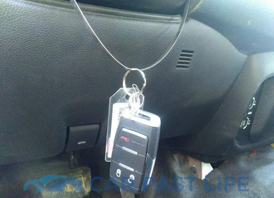 3C6UR5DJ5KG581086# 11