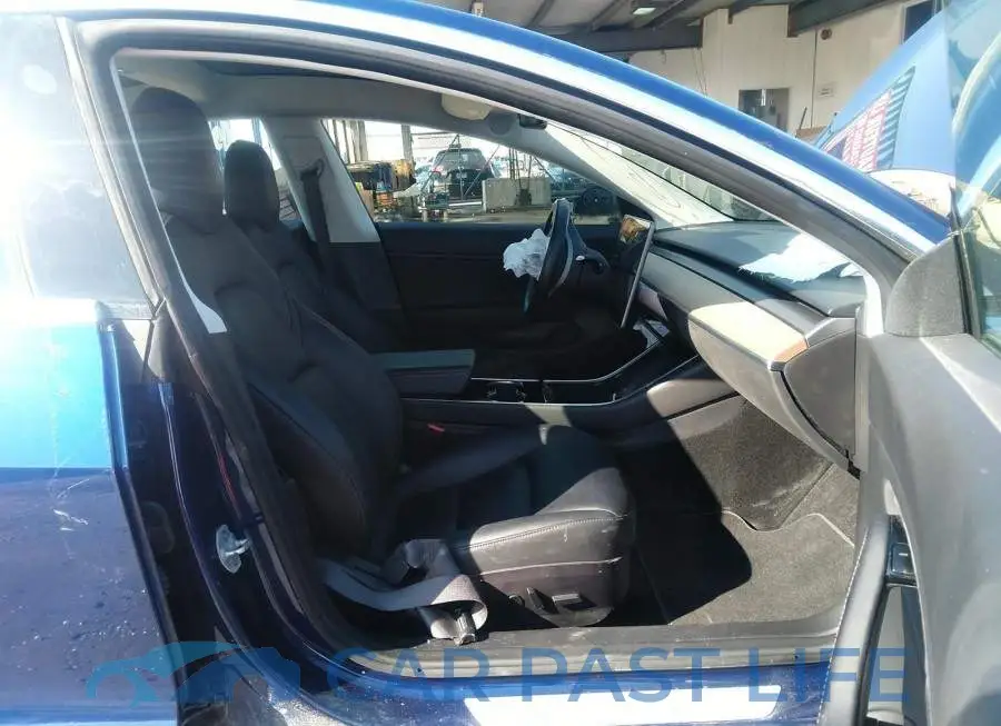 5YJ3E1EB8JF127032# 5