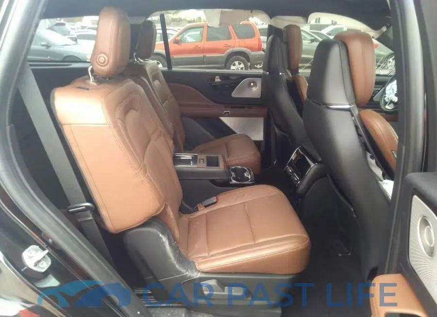 5LM5J7XC7LGL09870# 8