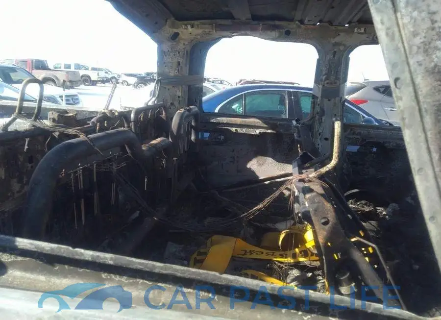 3C6UR5FJ4JG287769# 8