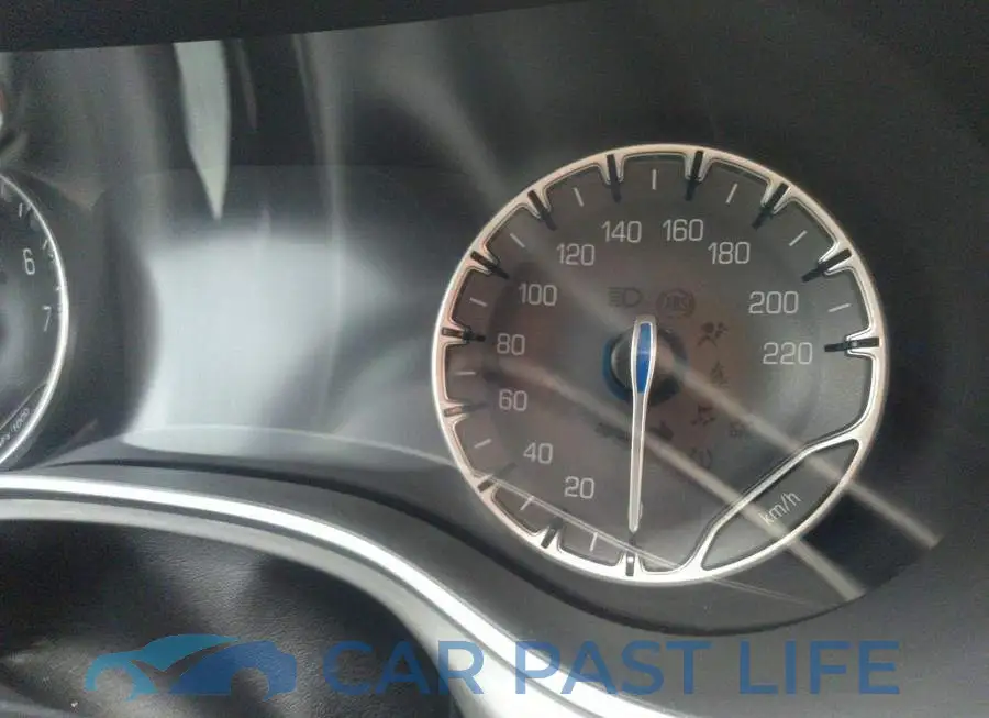 2C4RC1EG2KR643792# 7