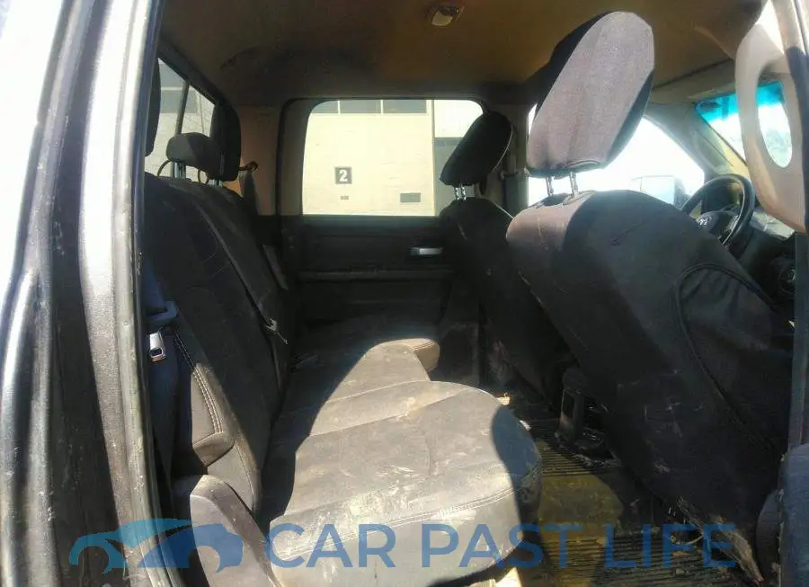 3C6UR5CJ6KG565691# 8