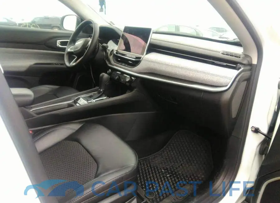 3C4NJDBB8NT214561# 5