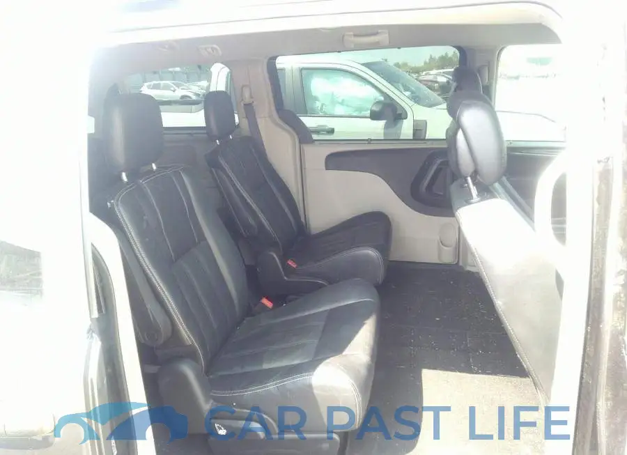 2C4RC1CGXGR100975# 8